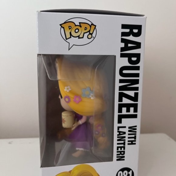 Funko pop Rapunzel 981 with lantern Boxlunch exclusive - Picture 2 of 4